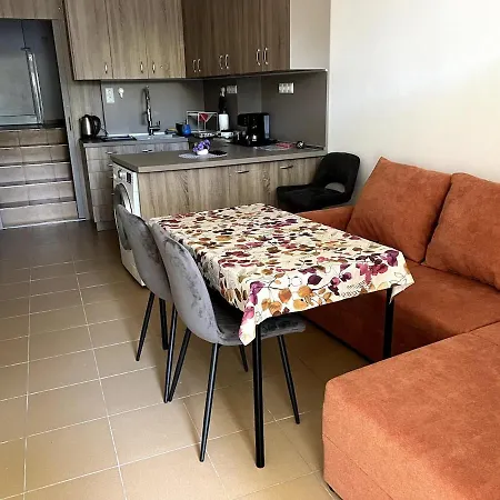 1br Near Cathedral Apartamento Varna